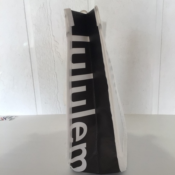 LULULEMON SMALL BLACK AND WHITE REUSABLE TOTE BAG. - Picture 5 of 5